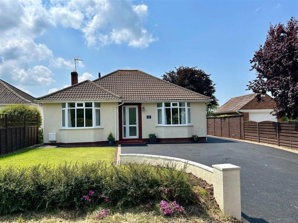2 bedroom detached bungalow for sale in Road, Cleeve, BS49