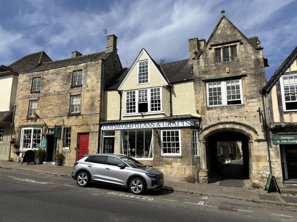 Main image of property: First Floor Office, 112 High Street, Burford