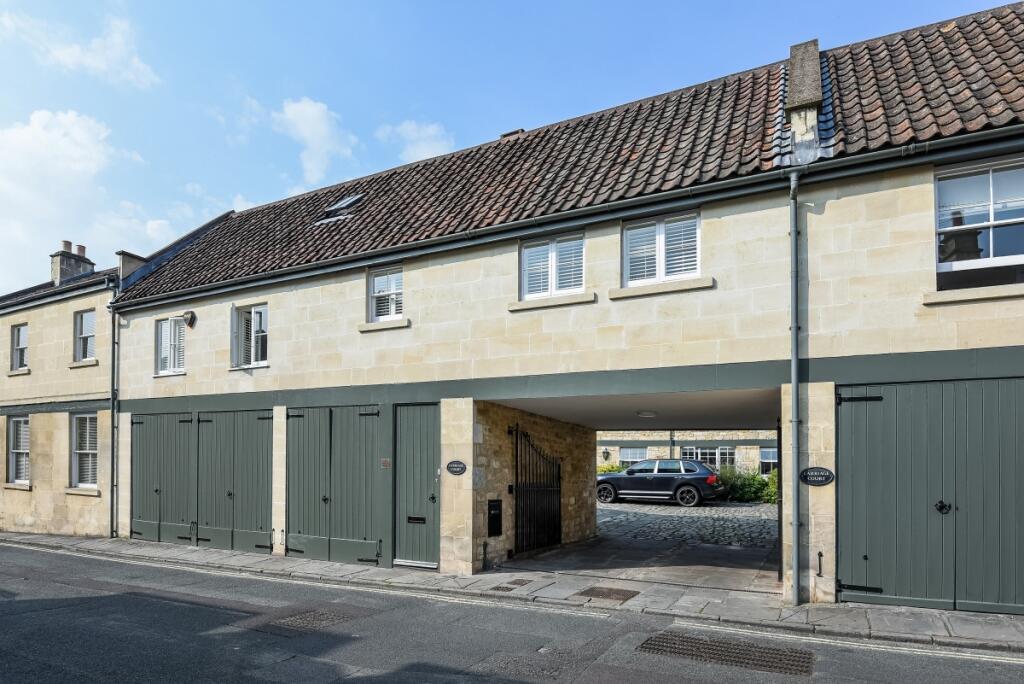 4 bedroom mews property for rent in Circus Mews Bath BA1