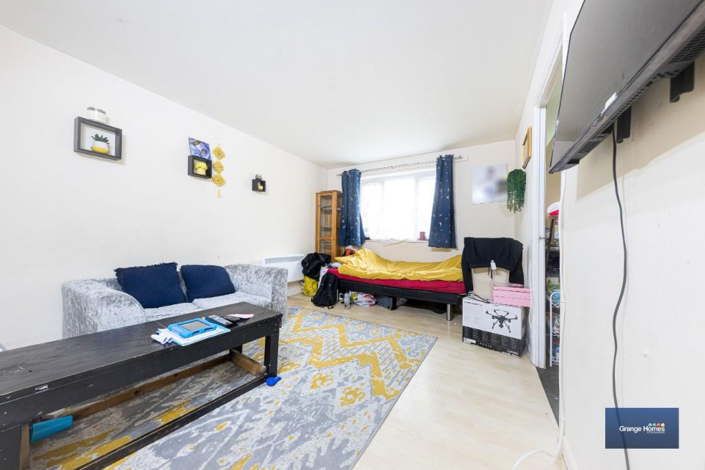 1 bedroom flat for sale in Linwood Crescent, Enfield, Middlesex, EN1
