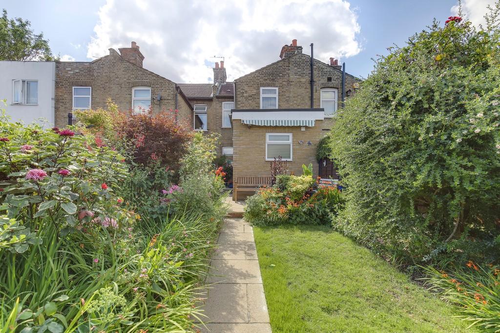 3 bedroom terraced house for sale in Halstead Road, London, EN1