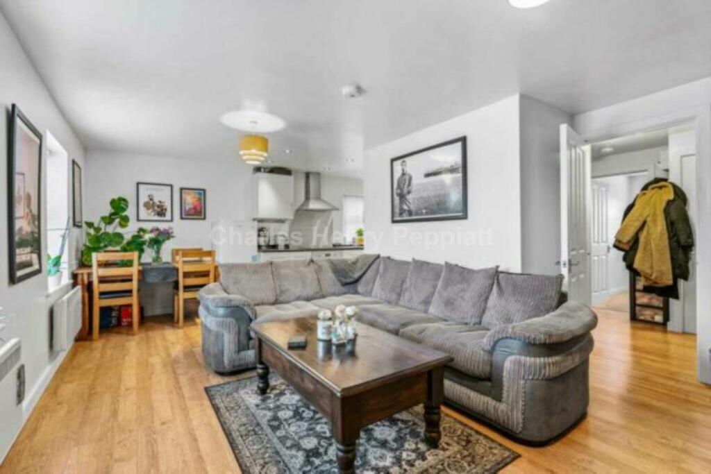 2 bedroom apartment for rent in Dellsome Lane, Welham Green, AL9