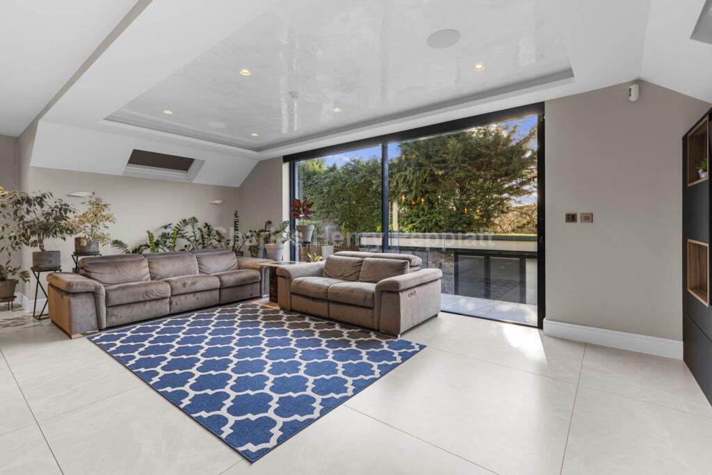 Additional property image - Nimrod Close, St Albans, AL4