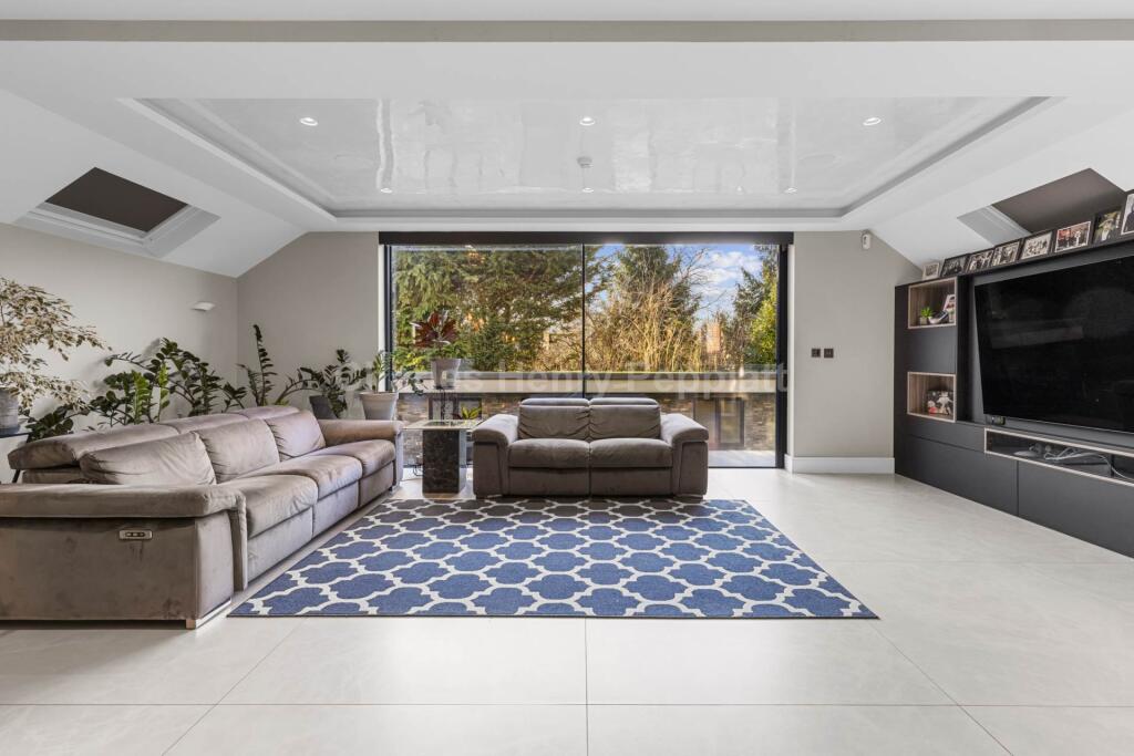 Additional property image - Nimrod Close, St Albans, AL4