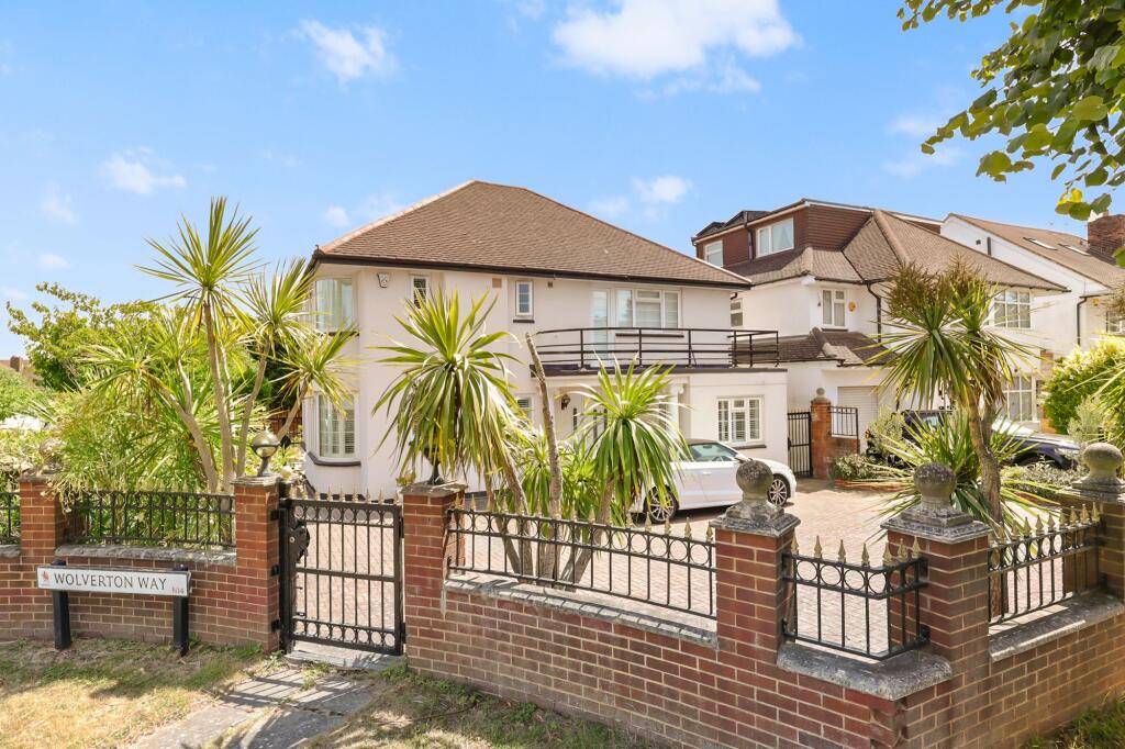 Main image of property: Chase Road, London, N14