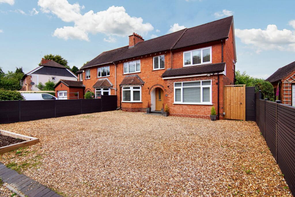 4 bedroom semidetached house for sale in Barston Lane, Balsall Common