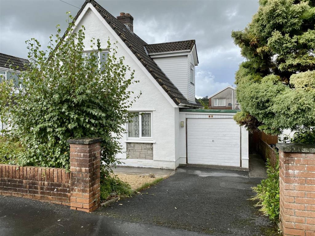 2 bedroom detached bungalow for sale in Maesycoed, Ammanford, SA18