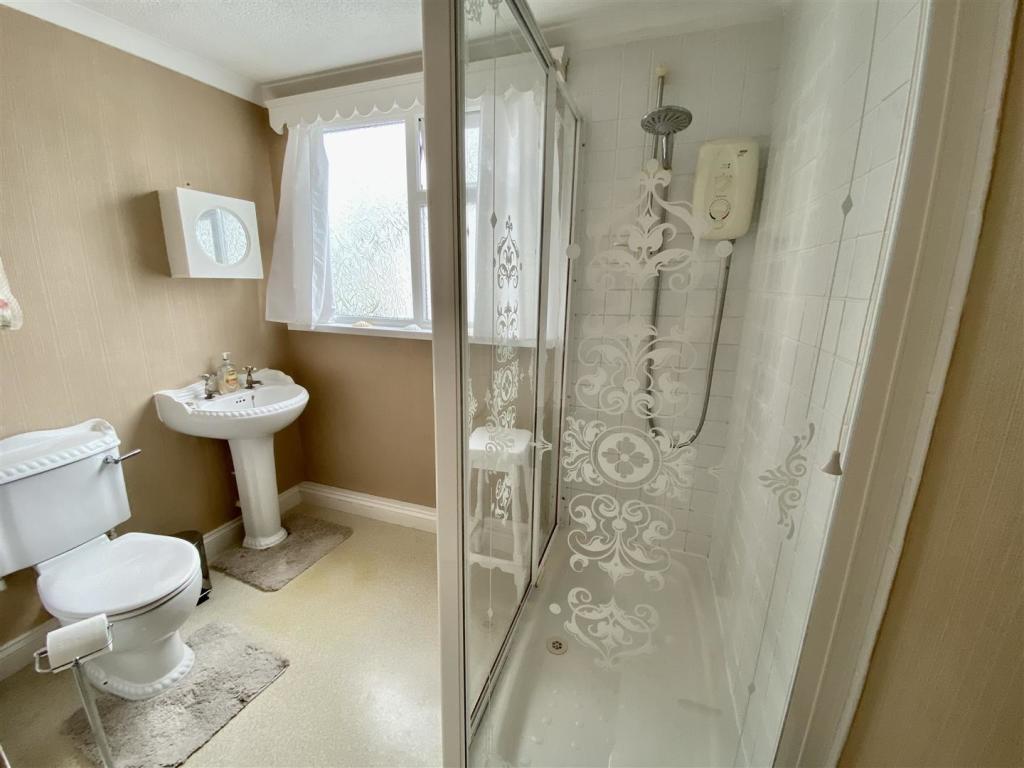 2 bedroom detached bungalow for sale in Maesycoed, Ammanford, SA18