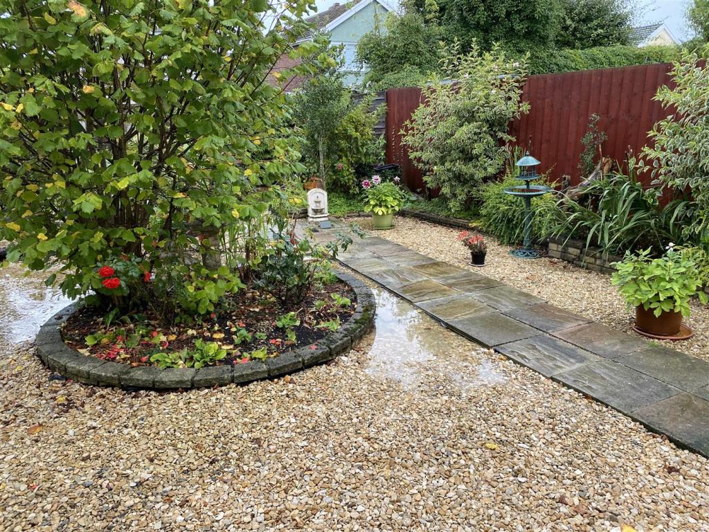 2 bedroom detached bungalow for sale in Maesycoed, Ammanford, SA18