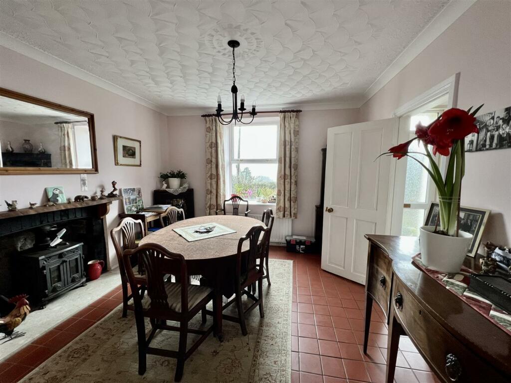 4 bedroom detached house for sale in Manordeilo, Llandeilo, SA19