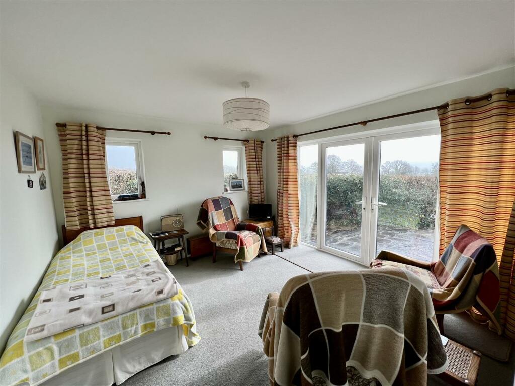 4 bedroom detached house for sale in Manordeilo, Llandeilo, SA19