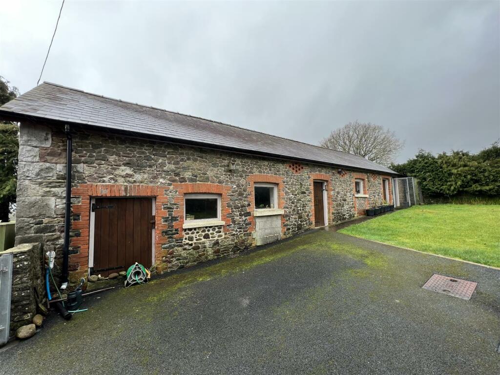 4 bedroom detached house for sale in Manordeilo, Llandeilo, SA19
