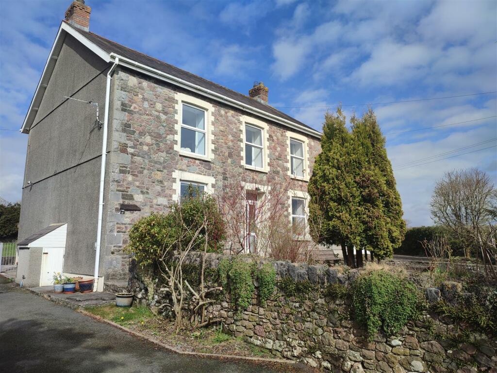 4 bedroom detached house for sale in Manordeilo, Llandeilo, SA19