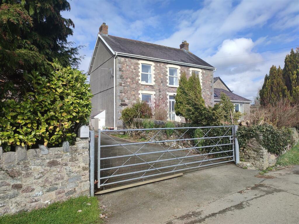 4 bedroom detached house for sale in Manordeilo, Llandeilo, SA19
