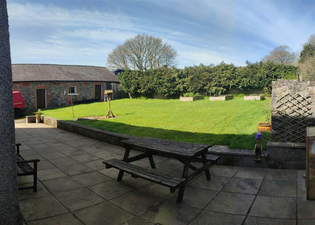 4 bedroom detached house for sale in Manordeilo, Llandeilo, SA19