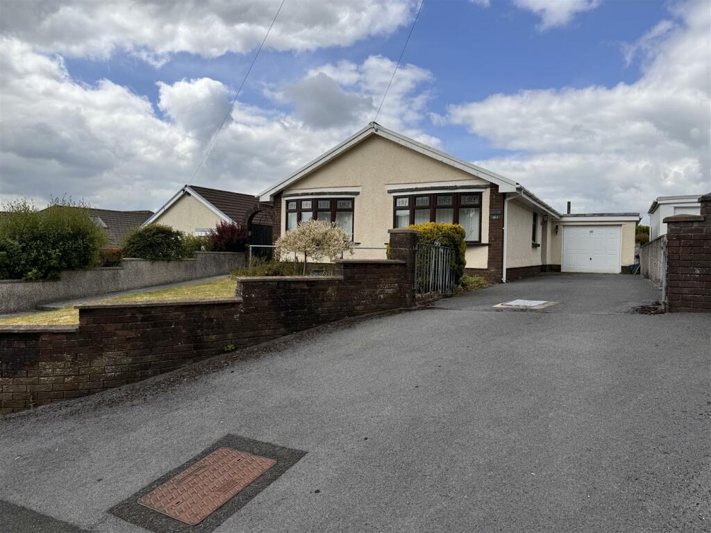 4 bedroom house for sale in Llandeilo Road, Upper Brynamman, Ammanford