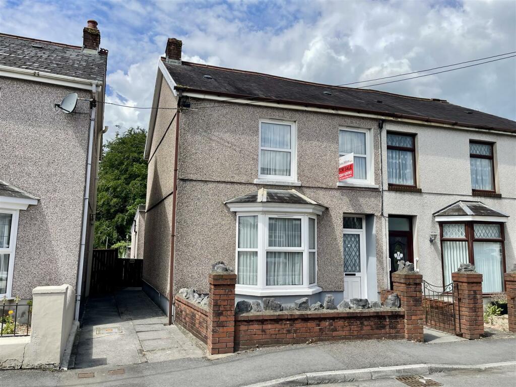 3 bedroom semidetached house for sale in Bonllwyn, Ammanford, SA18