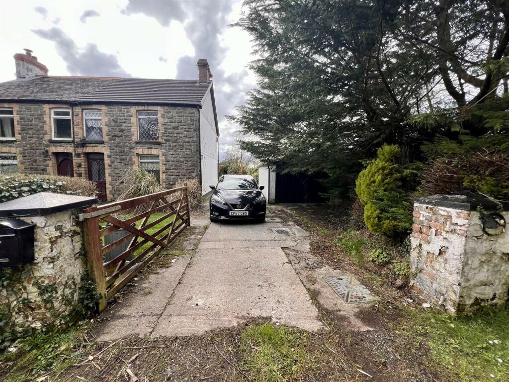 Main image of property: Maesybont, Llanelli