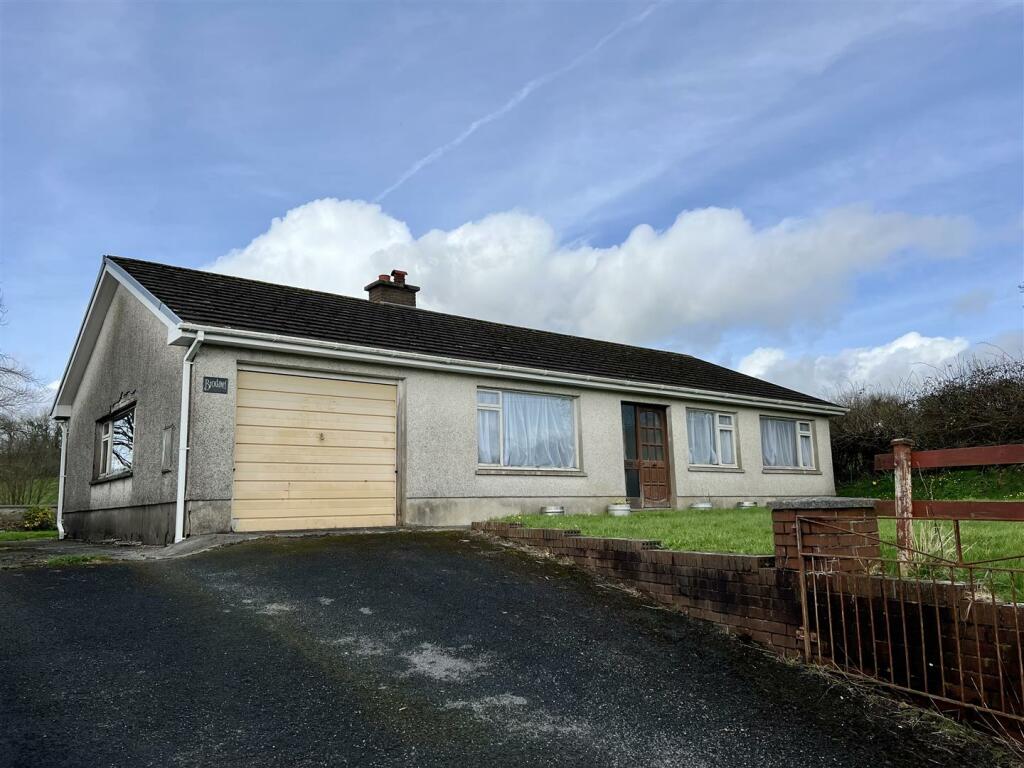 3 bedroom detached bungalow for sale in Penybanc, Llandeilo, SA19