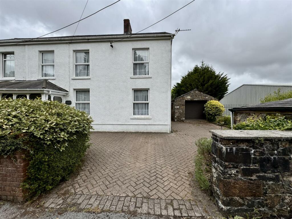 4 bedroom semidetached house for sale in Cwmgarw Road, Upper Brynamman