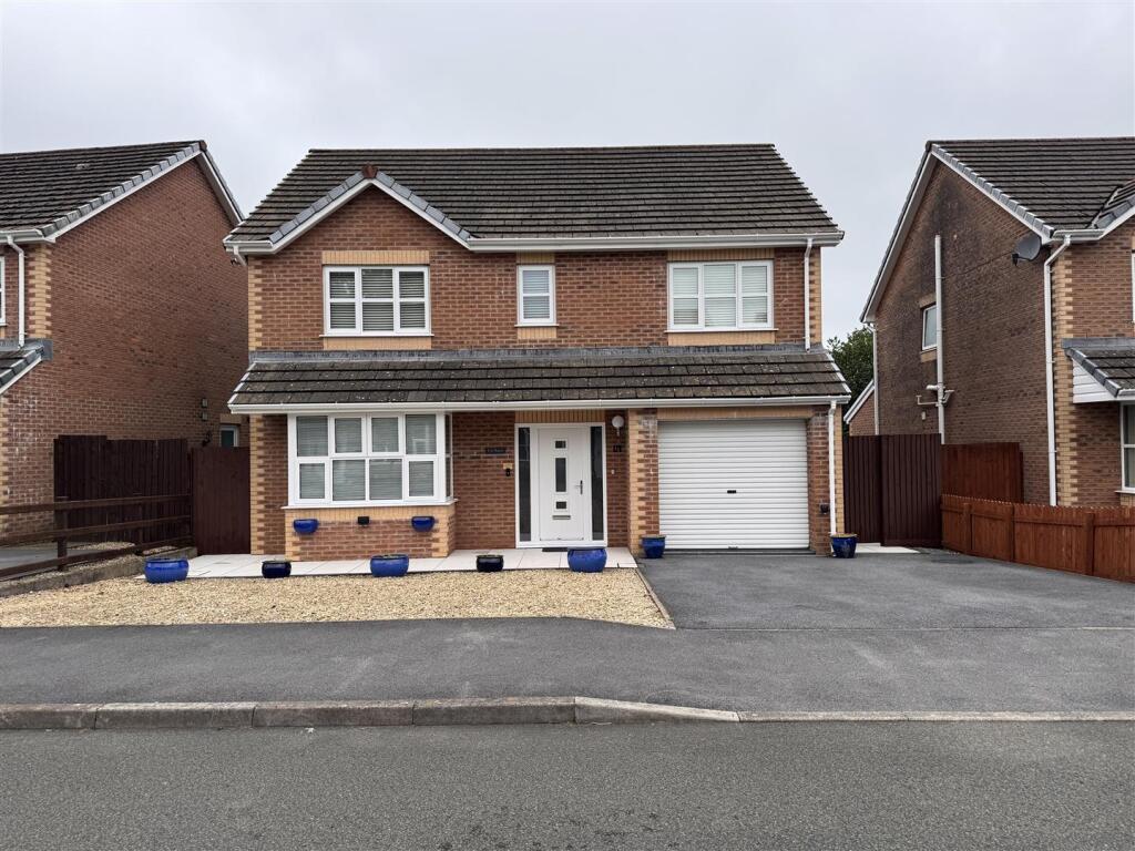 Main image of property: Ffordd Y Deri, Tycroes, Ammanford