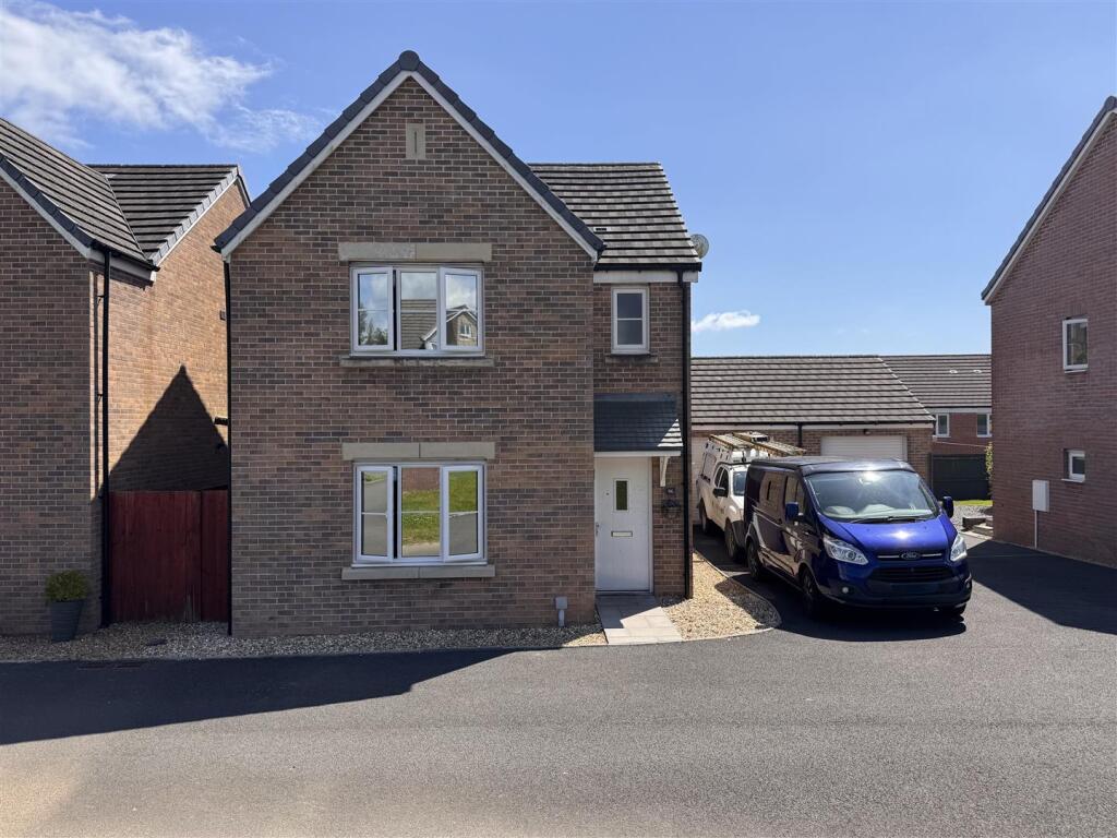 Main image of property: Heol Y Parc, Cefneithin, Llanelli