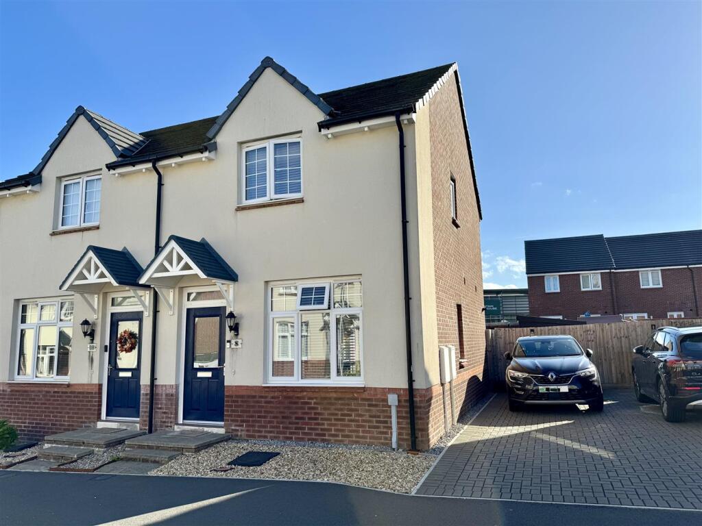 Main image of property: Ffordd Y Neuadd, Cross Hands