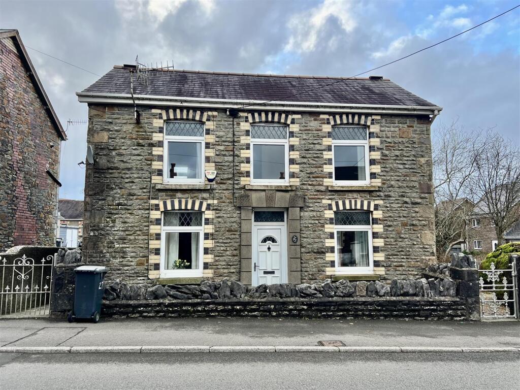 Main image of property: Heol Y Gors, Cwmgors, Ammanford