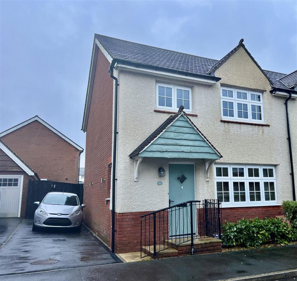 Main image of property: Clos Maes Rhedyn, Gorslas, Llanelli