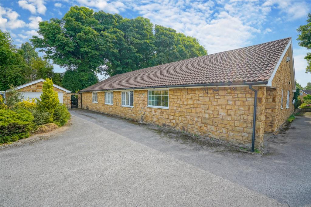5 bedroom bungalow for sale in Woodland Close, Wickersley, Rotherham