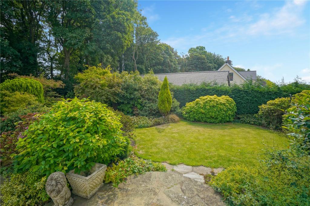 5 bedroom bungalow for sale in Woodland Close, Wickersley, Rotherham