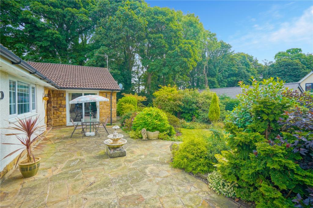 5 bedroom bungalow for sale in Woodland Close, Wickersley, Rotherham