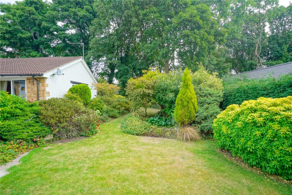 5 bedroom bungalow for sale in Woodland Close, Wickersley, Rotherham