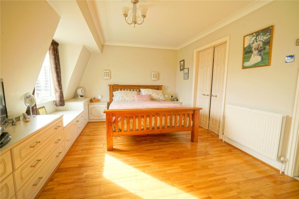 4 bedroom detached house for sale in Doncaster Road, Thrybergh, Rotherham, S65