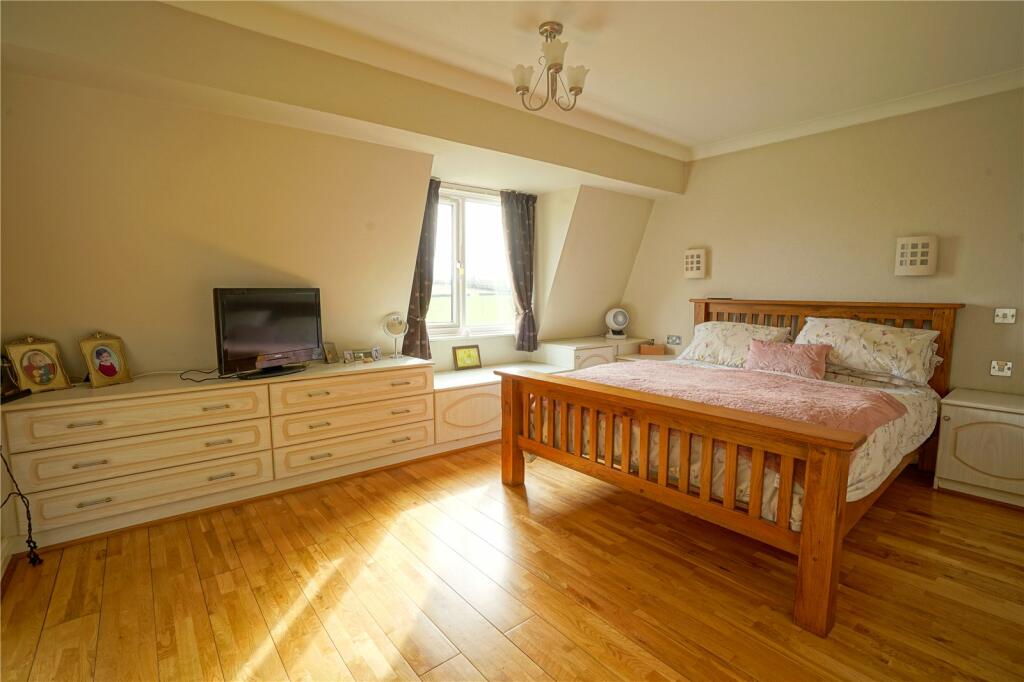 4 bedroom detached house for sale in Doncaster Road, Thrybergh