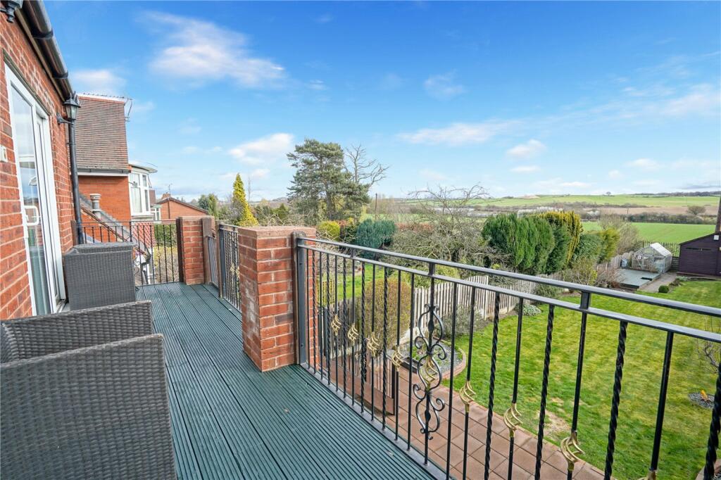 4 bedroom detached house for sale in Doncaster Road, Thrybergh, Rotherham, S65