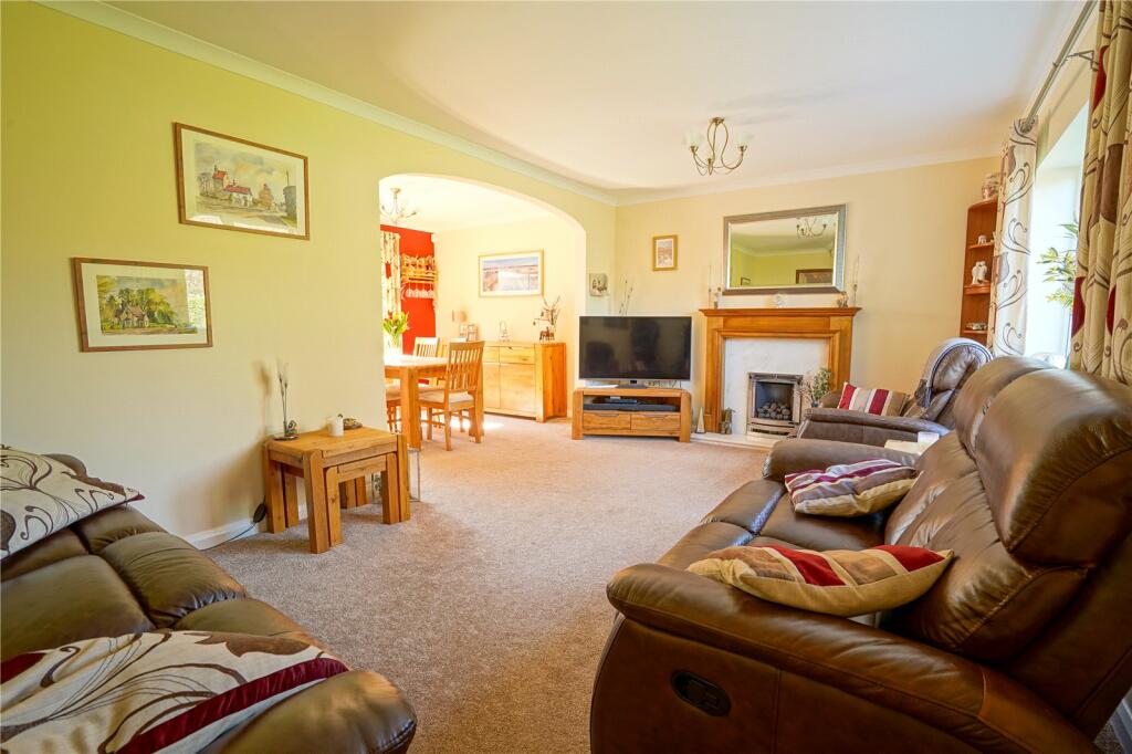 4 bedroom detached house for sale in Doctor Lane, Harthill, Sheffield