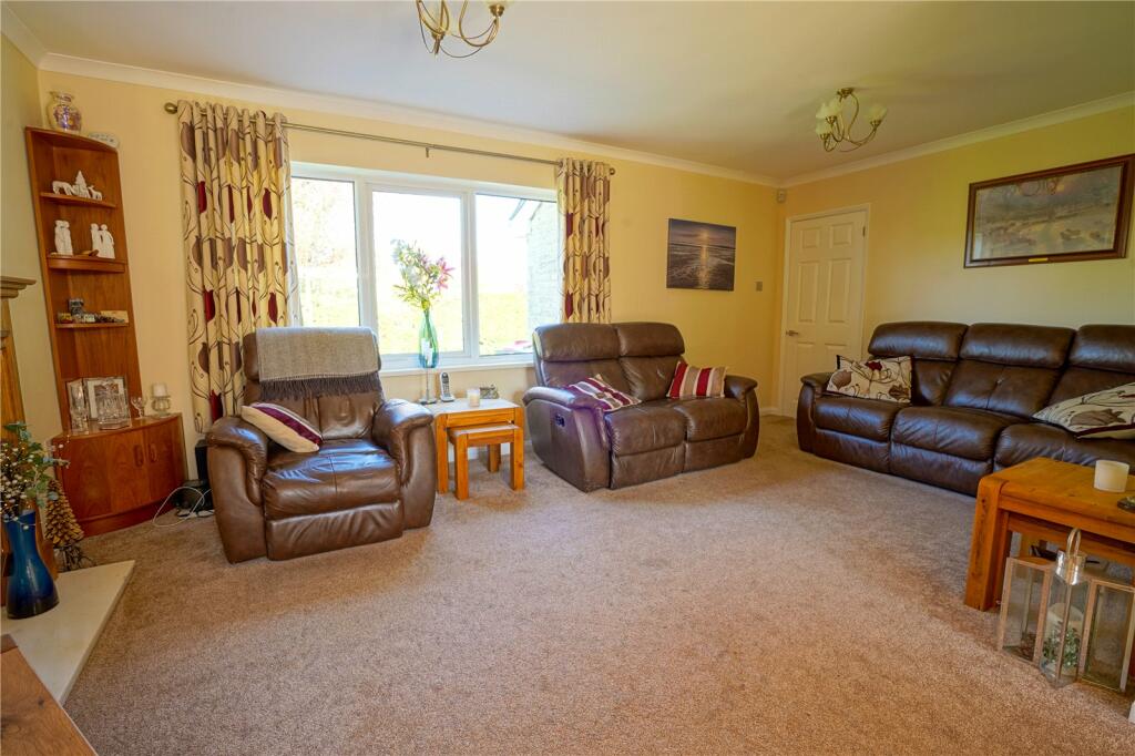 4 bedroom detached house for sale in Doctor Lane, Harthill, Sheffield