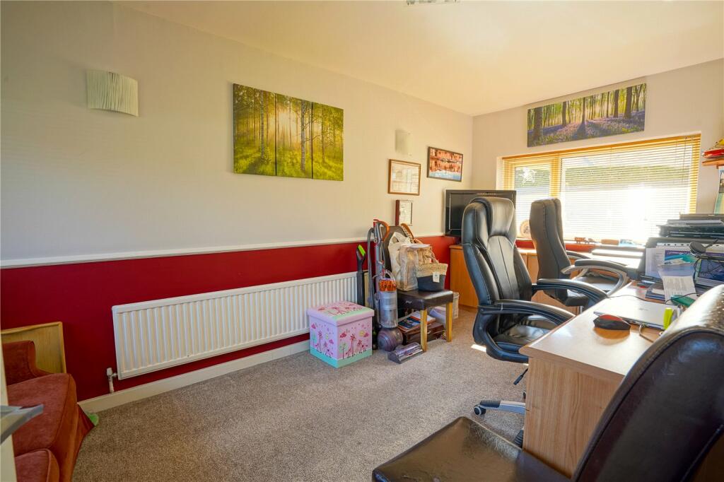 4 bedroom detached house for sale in Doctor Lane, Harthill, Sheffield