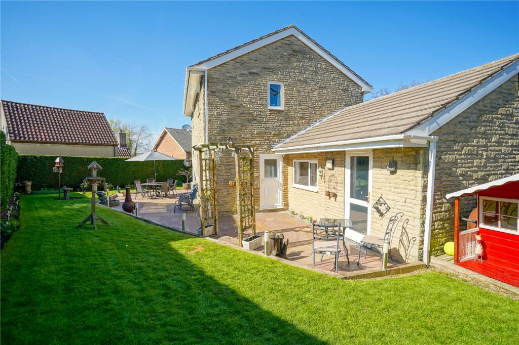 4 bedroom detached house for sale in Doctor Lane, Harthill, Sheffield