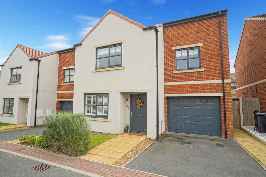 3 bedroom detached house for sale in Colliery Court, Maltby, Rotherham