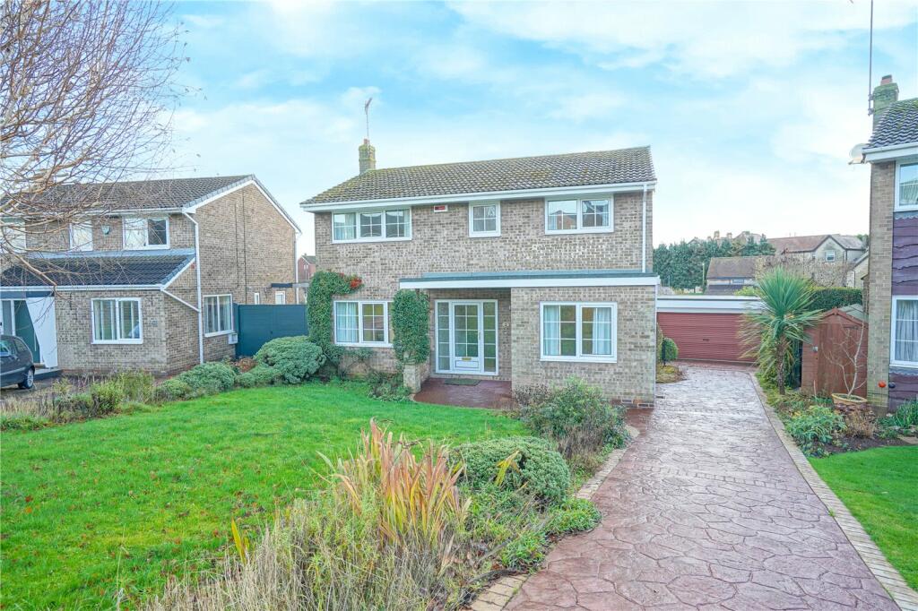 4 bedroom detached house for sale in West Bank Drive, South Anston