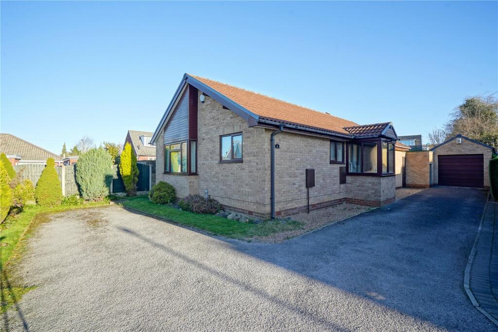 3 bedroom bungalow for sale in Yates Close, Wickersley, Rotherham