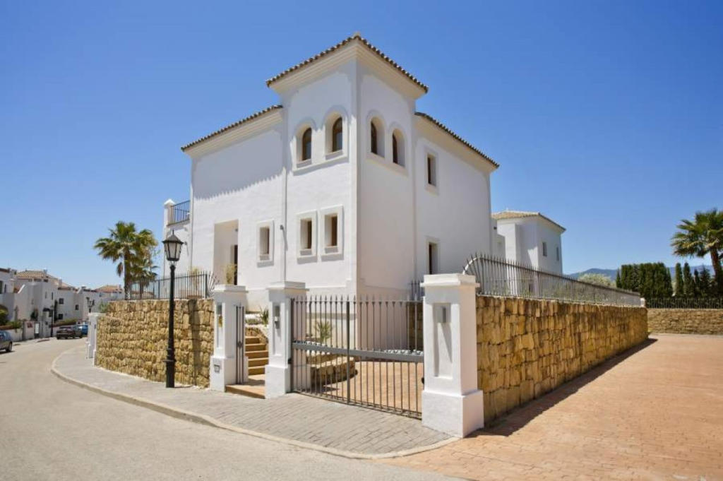 4 bedroom villa for sale in Andalucia, Malaga, Estepona, Spain
