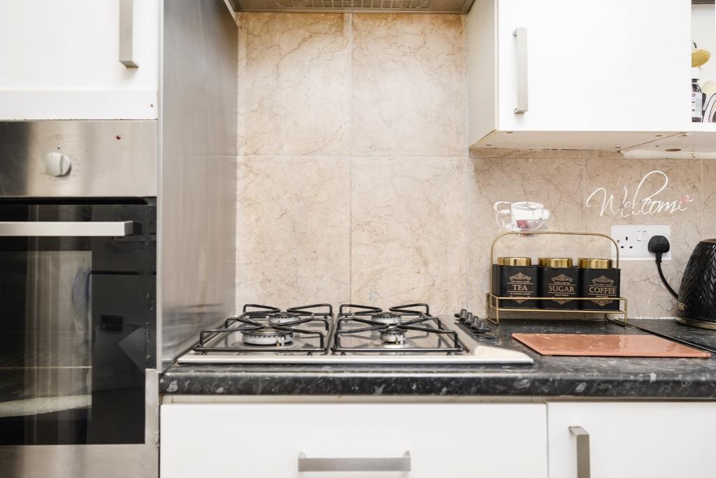 2 bedroom flat for sale in Shenley Road, Borehamwood, Hertfordshire, WD6