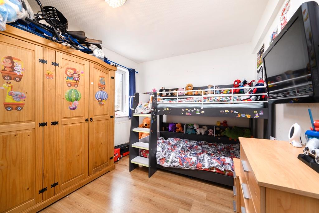 2 bedroom flat for sale in Shenley Road, Borehamwood, Hertfordshire, WD6