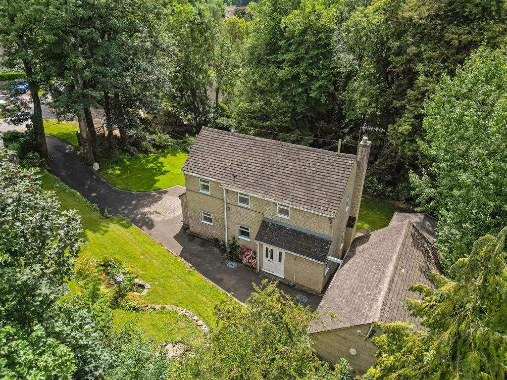 3 bedroom detached house for sale in The Ridge, Bussage, Stroud, GL6