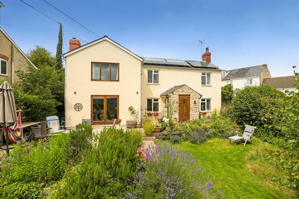 4 bedroom detached house for sale in Ferndale Road, Whiteshill, Stroud, GL6
