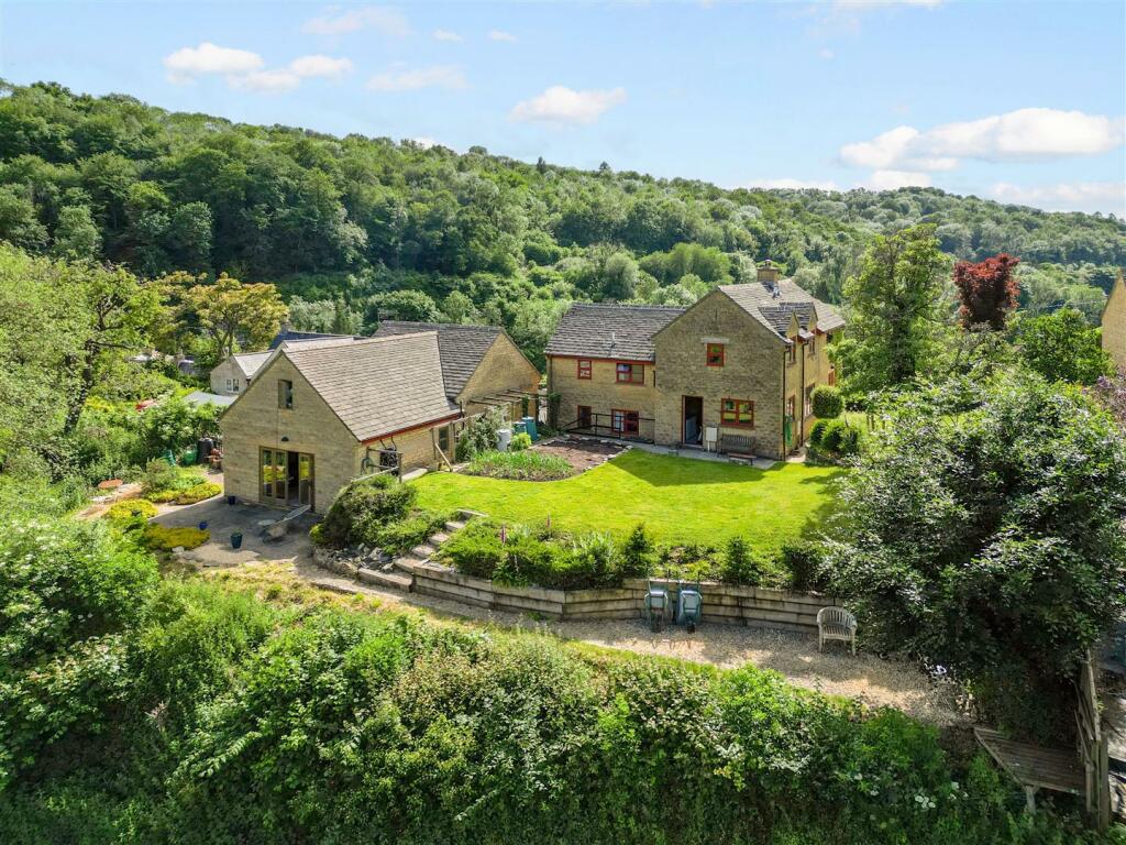 6 bedroom detached house for sale in Coppice Hill, Chalford, Stroud, GL6