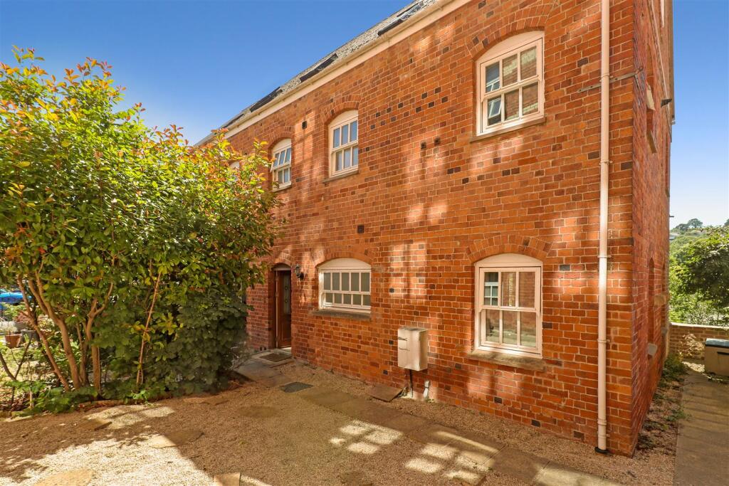 Main image of property: Cheapside, Stroud
